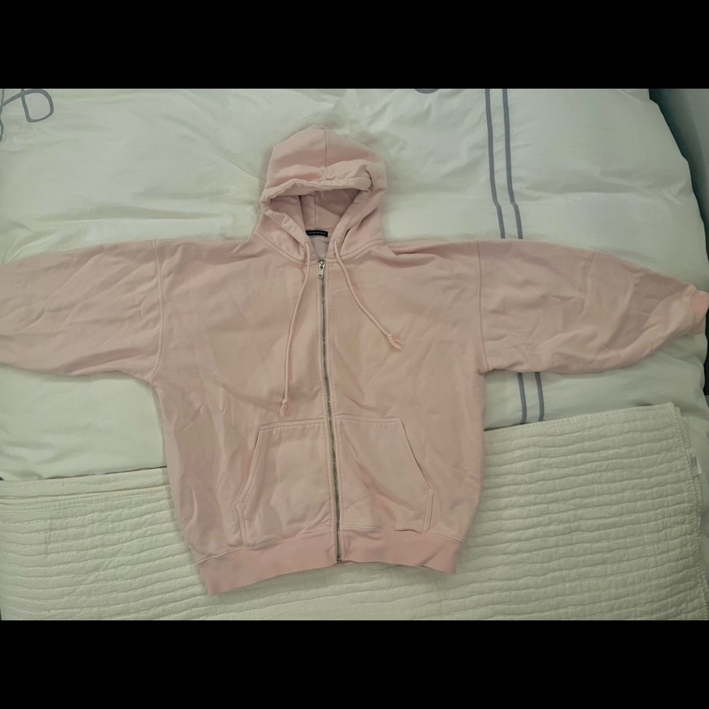 ⭐️Brandy Melville pink over-sized hoodie⭐️